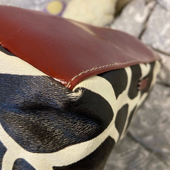 Nine & Co. Giraffe Print Tote with Red Trim & Matching Wallet - Picture 16 of 16